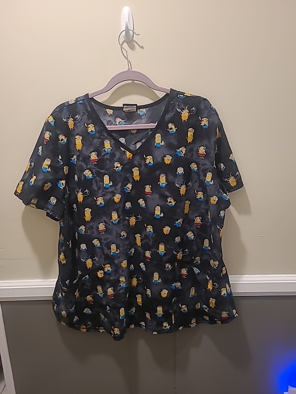 Despicable Me Minions The Rise Of Gru Womens Scrub Top Stretch Size XL
